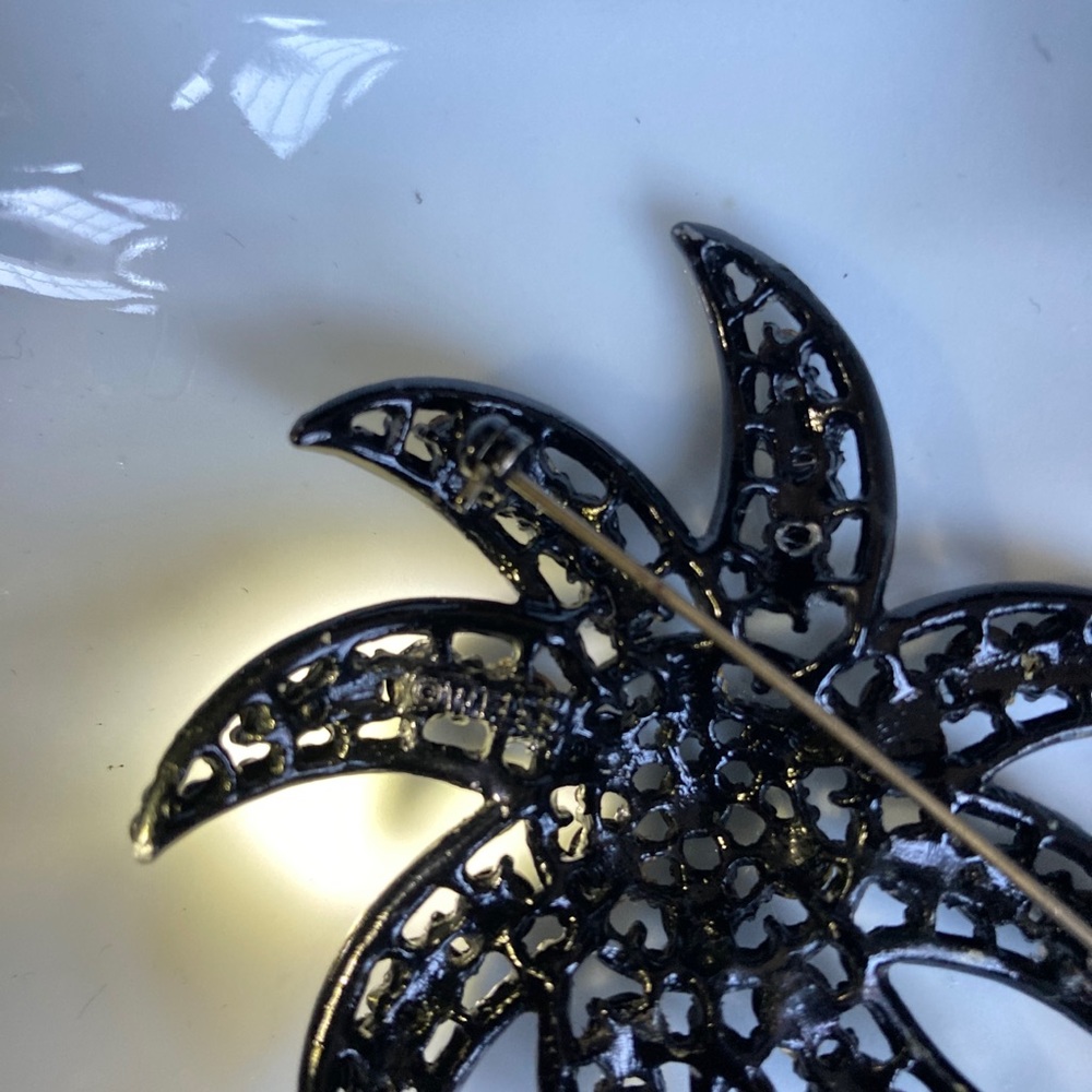 Vintage Weiss Black Rhinestone Brooch 2 1/2” - Picture 6 of 6